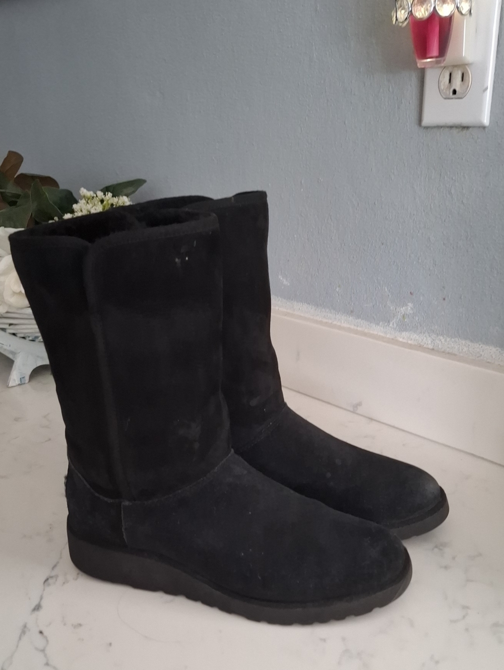 Ugg Black Suede Winter Boots - Classic Pull-On Style